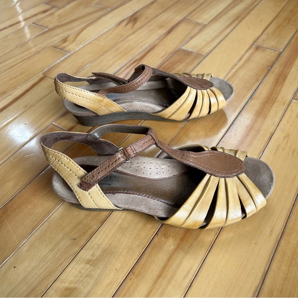 Rockport leather low wedge sandals two toned tan size 8 - Picture 9 of 9